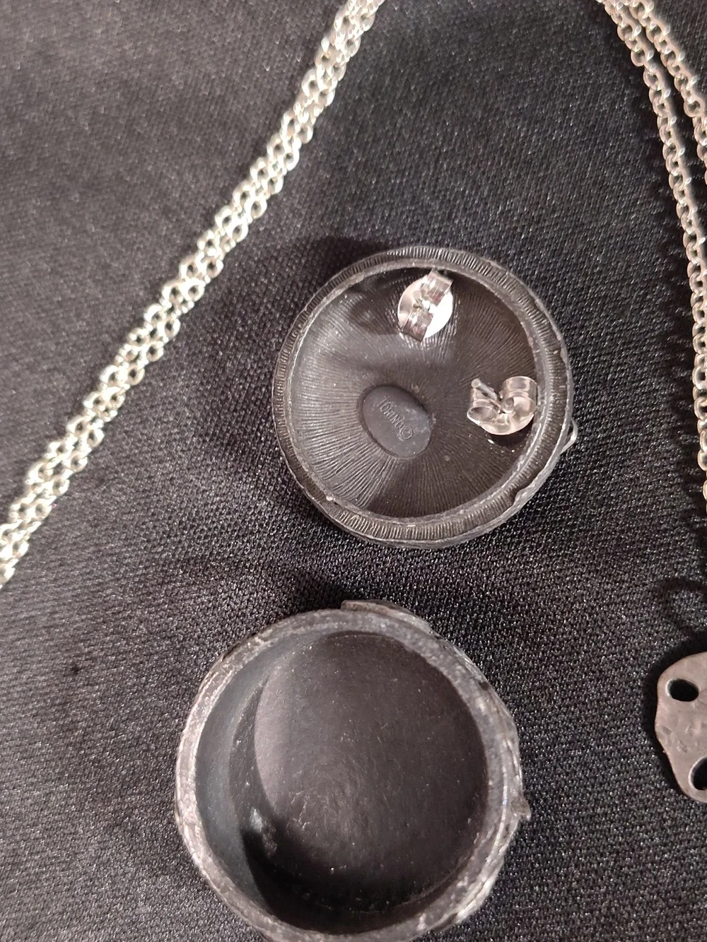 Torino Sand Dollar Pewter Necklace & Earring Set With Trinket Box - Picture 2 of 8